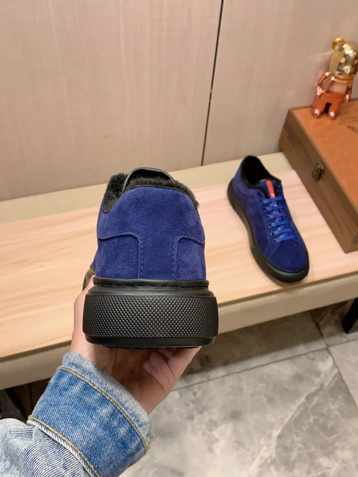 Warm new model: Factory price: 460💰💰🎩🎩[Lightning][Lightning] "Prada Men's Shoes💰pRADA*" The latest and most popular casual shoes, top brand [seduce] luxury~purchase, top~quality. [Strong] The upper is made of imported breathable anti-wear material ➕ Breathable simulated fur feet (•) with fine workmanship. The original stylish and stylish soft rubber wear-resistant and non-slip outsole is light and comfortable on the feet. The real thing looks better when photographed in person. 0186: code: 38-44, 4️⃣ colors selected